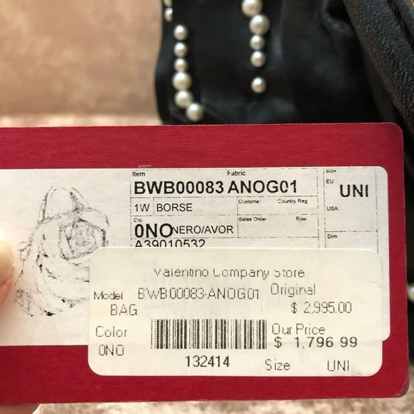 Elegant Black Studded Handbag - Picture 4 of 10